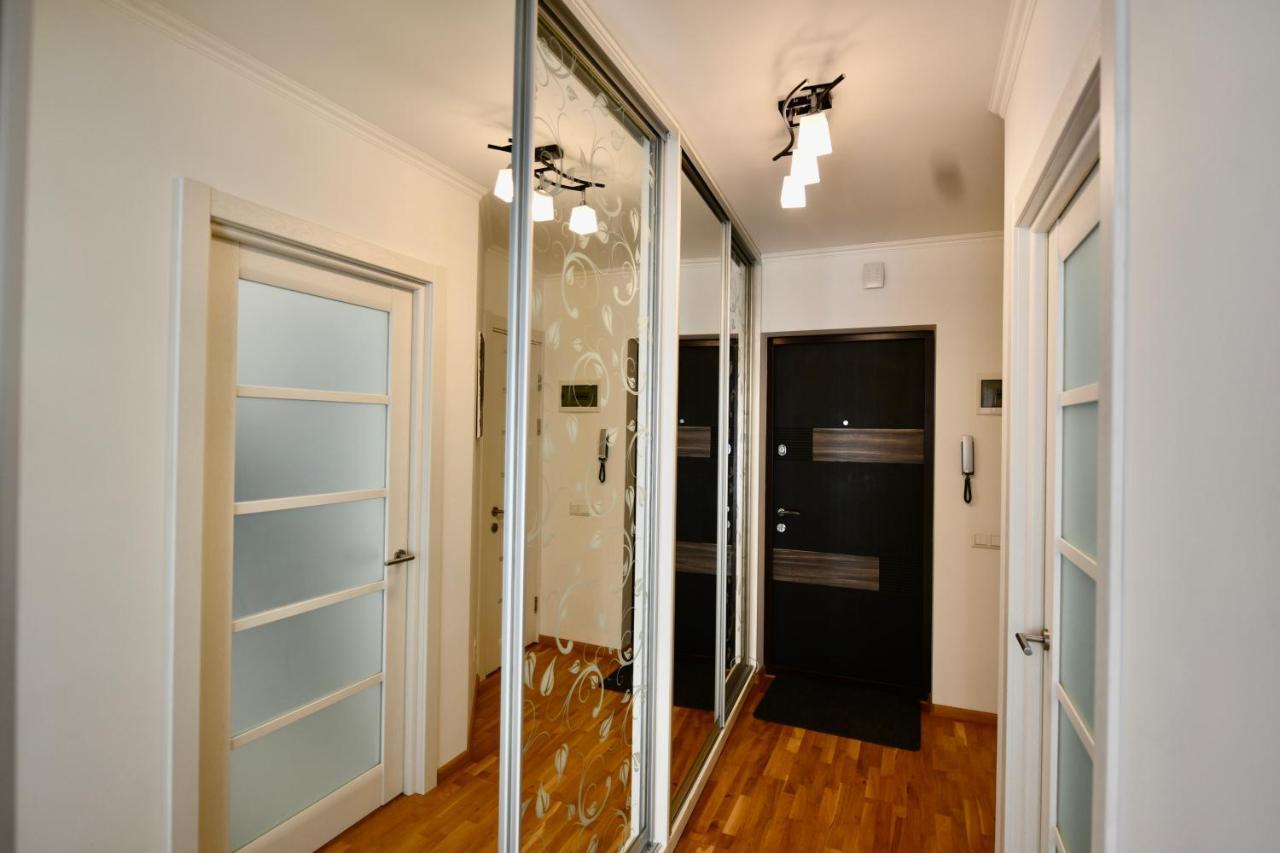 Cozy Apartment Next To The Park Ternopil Exterior photo